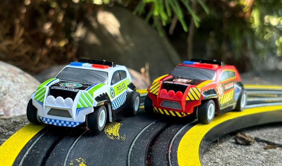 Scalextric 1:64 Micro autorata + lisäosia