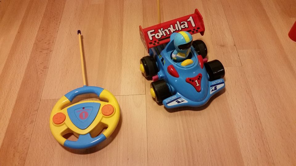 Taaperon kauko-ohjattava Formula1 auto