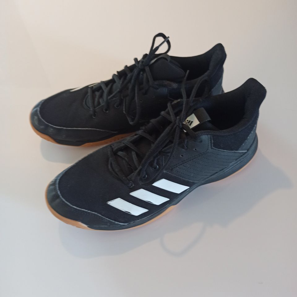 Adidas sisäpelikengät, koko 44 2/3