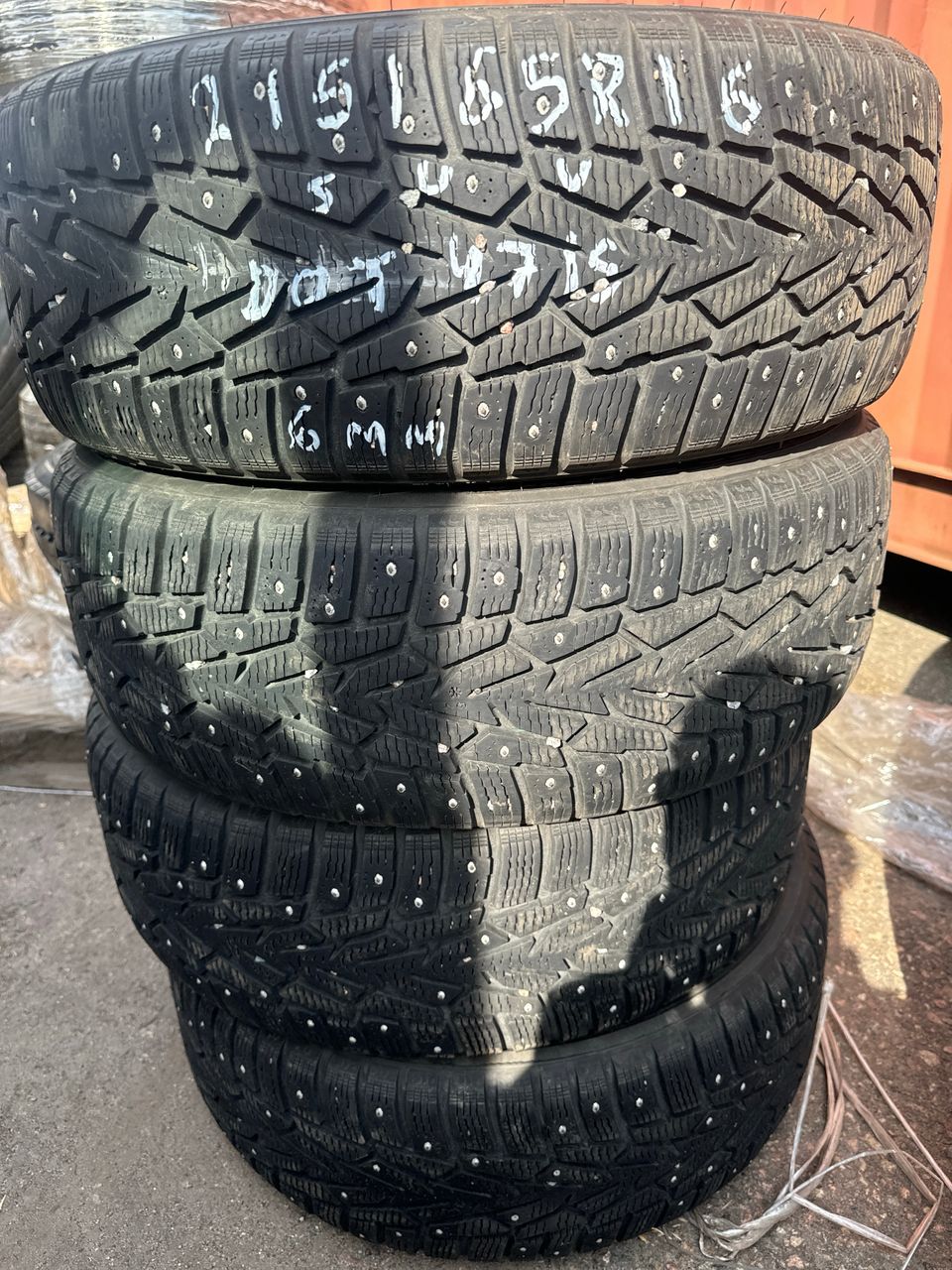 Talvirenkaat 215/65R16 SUV