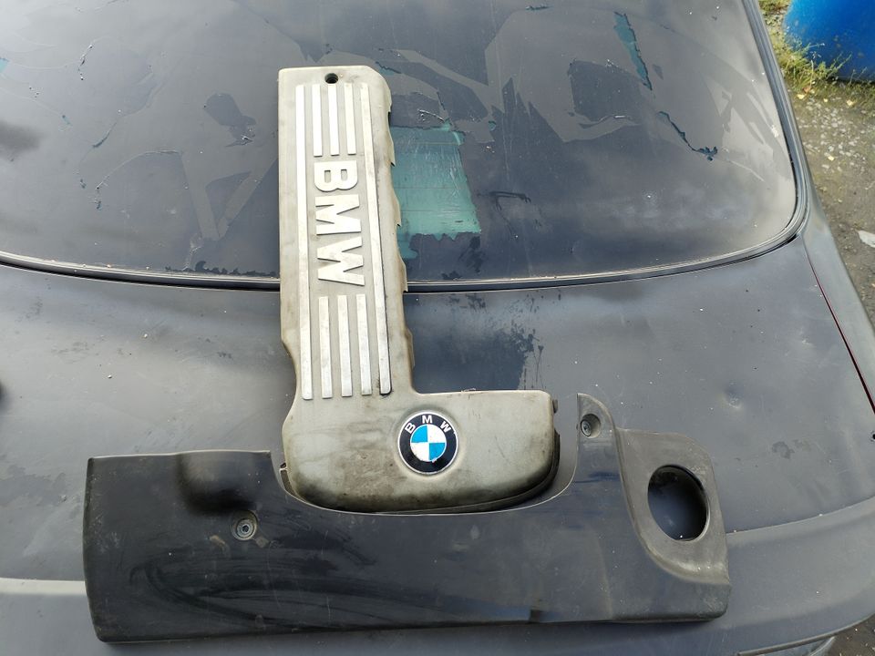 Bmw E39 moottorinsuojamuovit