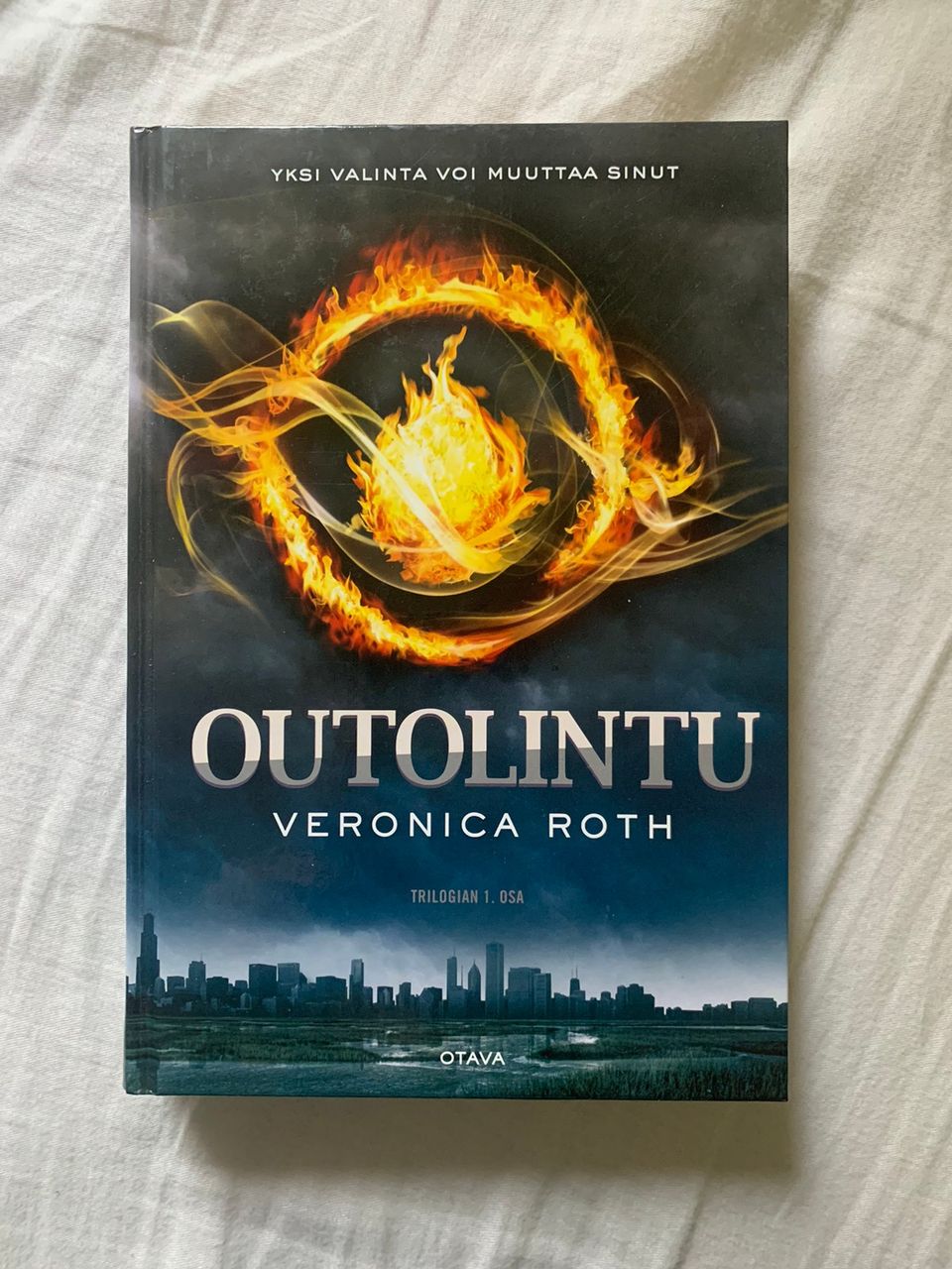 Outolintu Veronica Roth