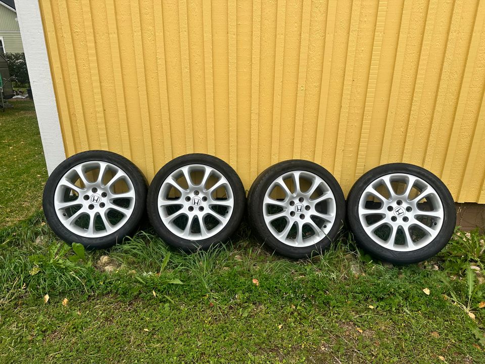 Honda 18” alkuperäisvanteet kesärenkailla