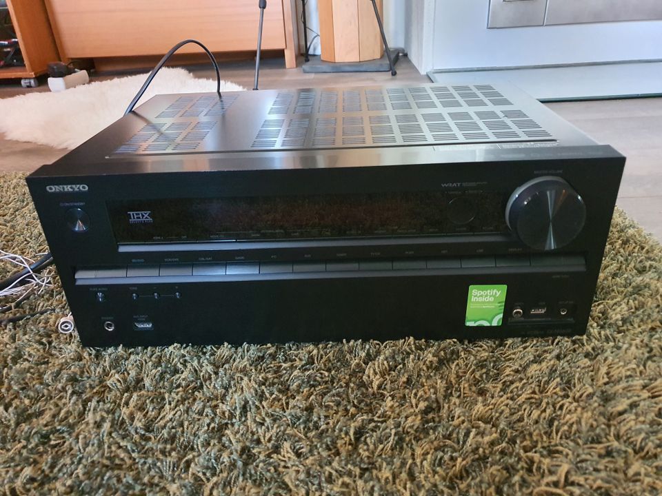 Onkyo TX-NR609 viritinvahvistin