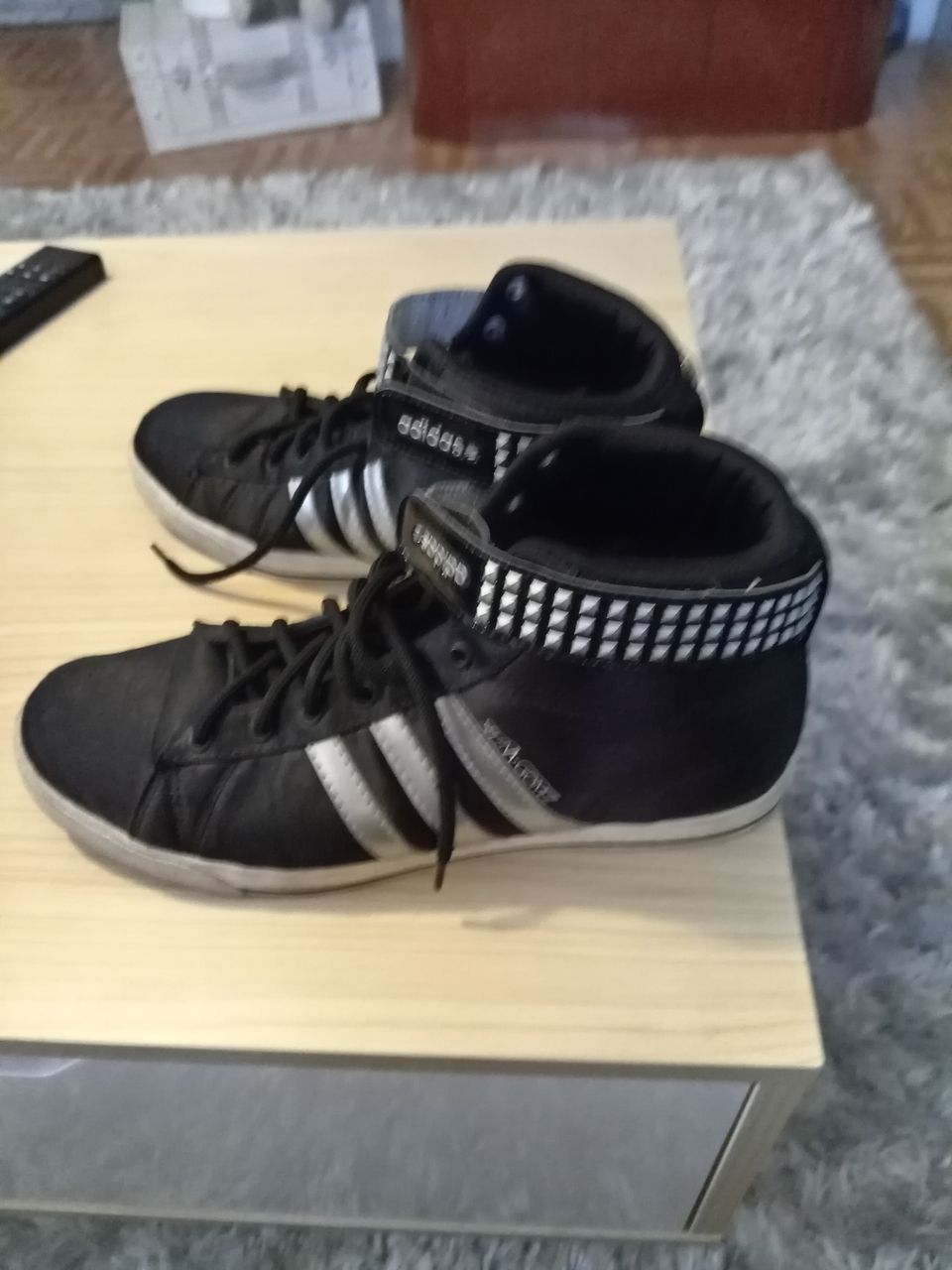 Adidas tennarit