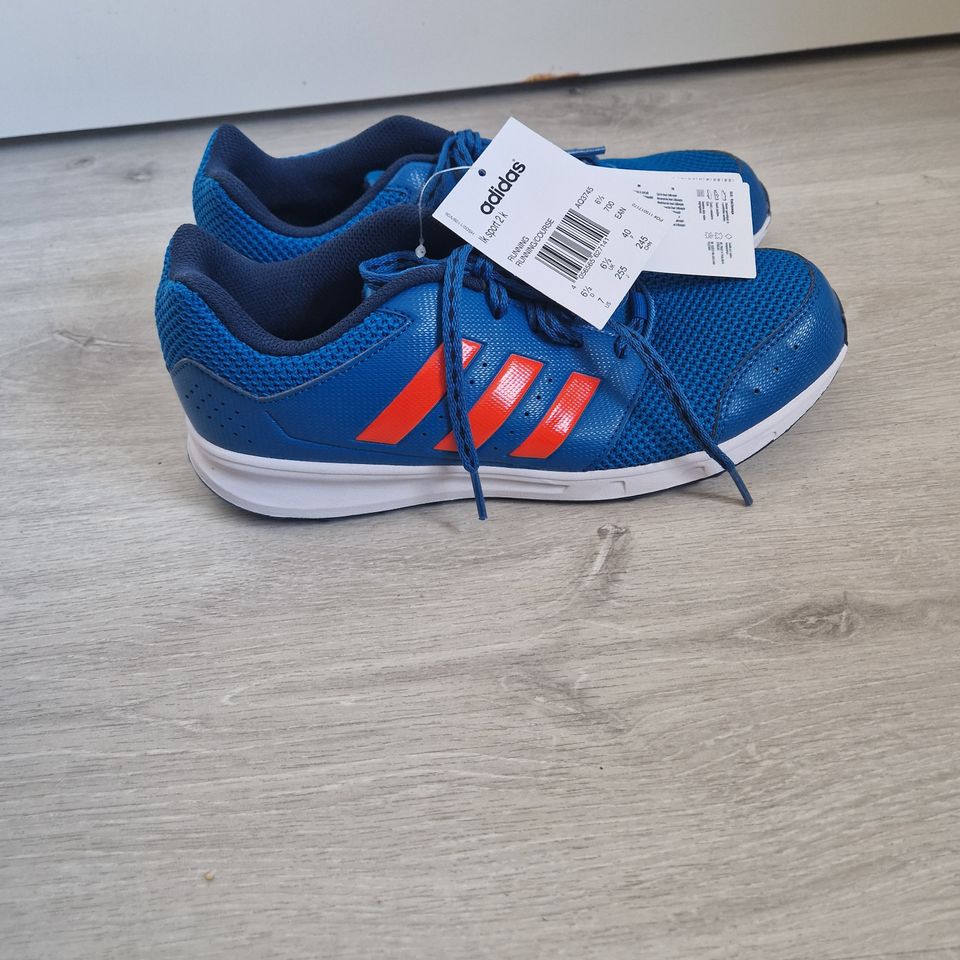 40 Adidas uudet lenkkarit