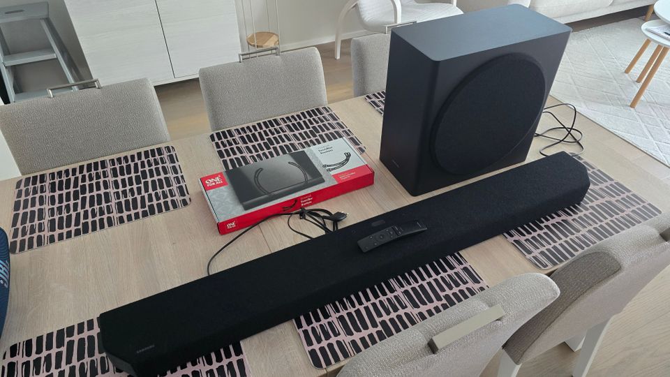 SAMSUNG HW-Q900T/EN Soundbar + langaton Subwoofer + teline