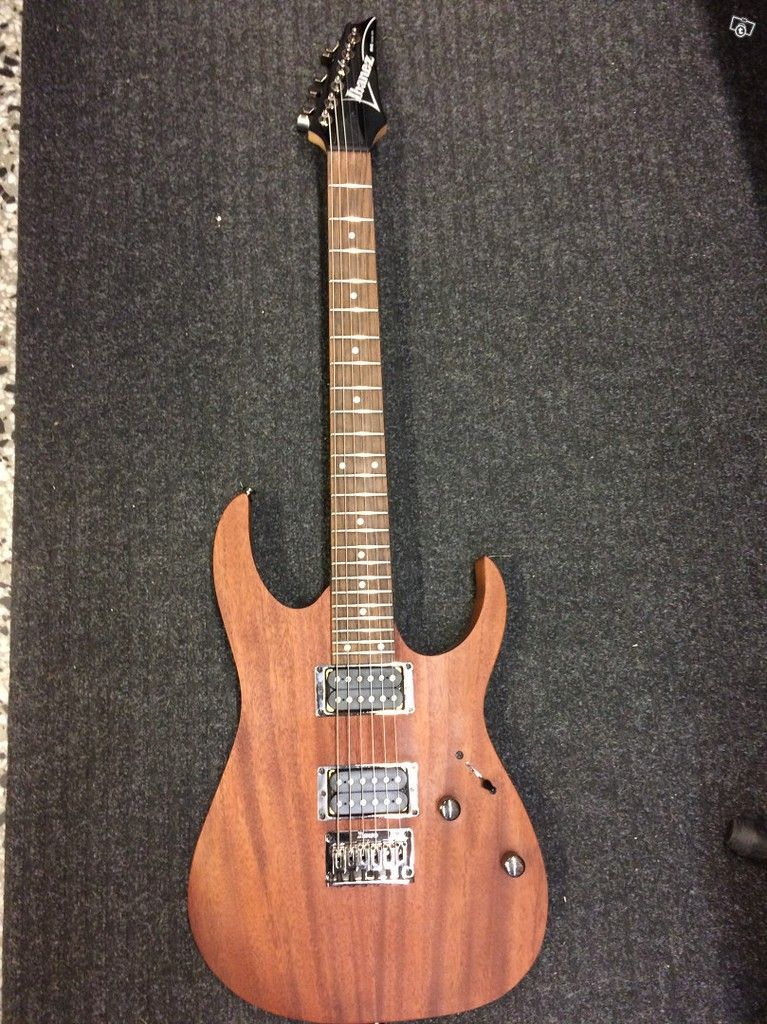 Ibanez RG421 sähkökitara