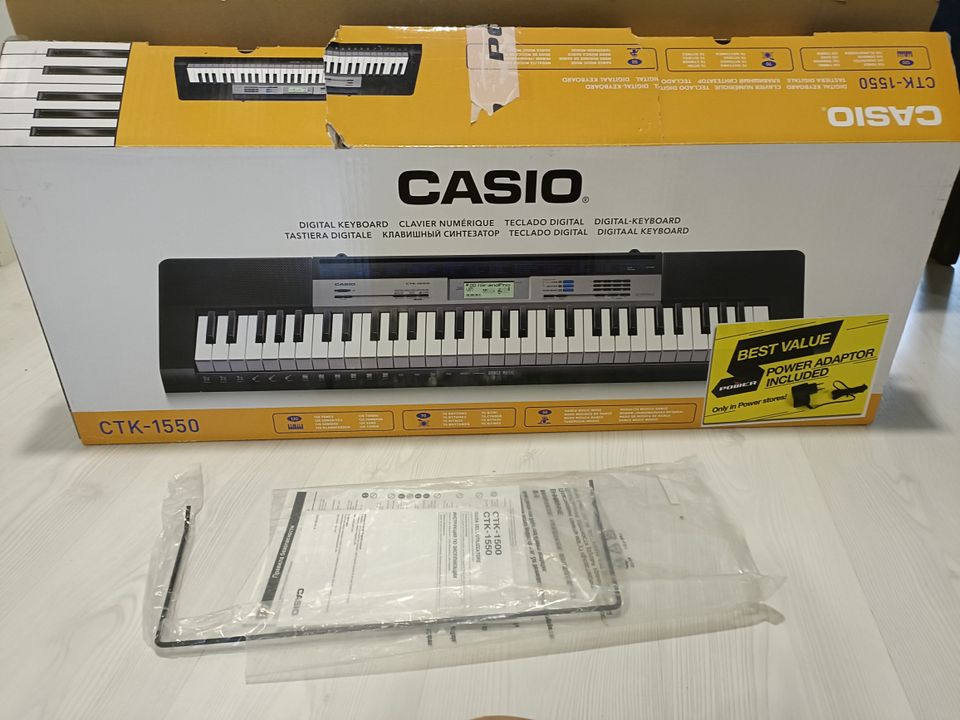 Myydään kosketinsoitin Casio