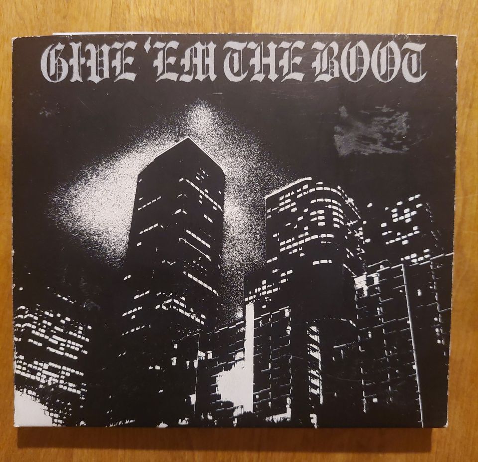 Hellcat Records : Give 'Em  the boot