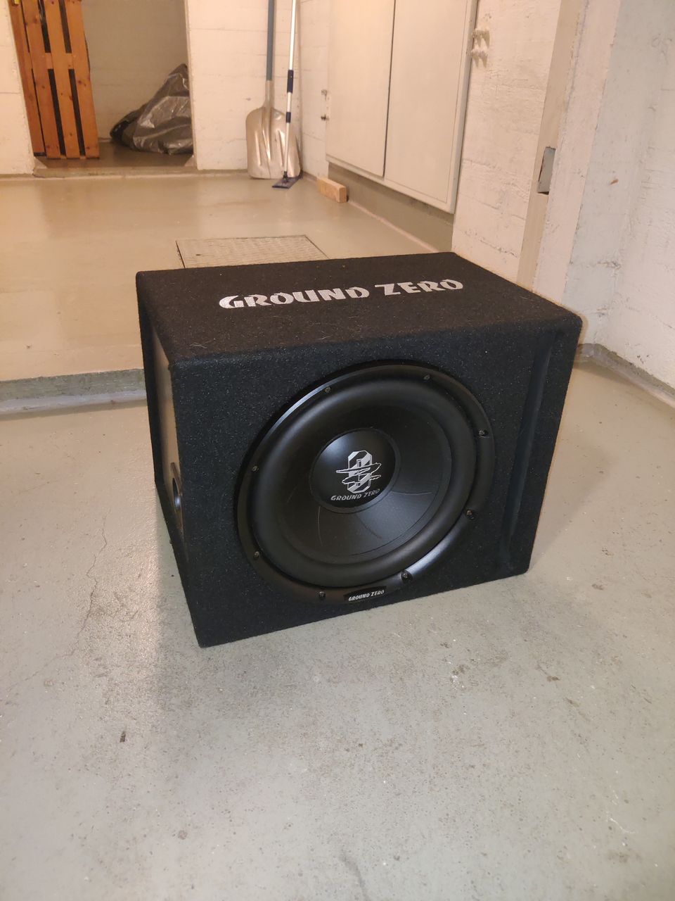 Groundzero 12" subwoofer