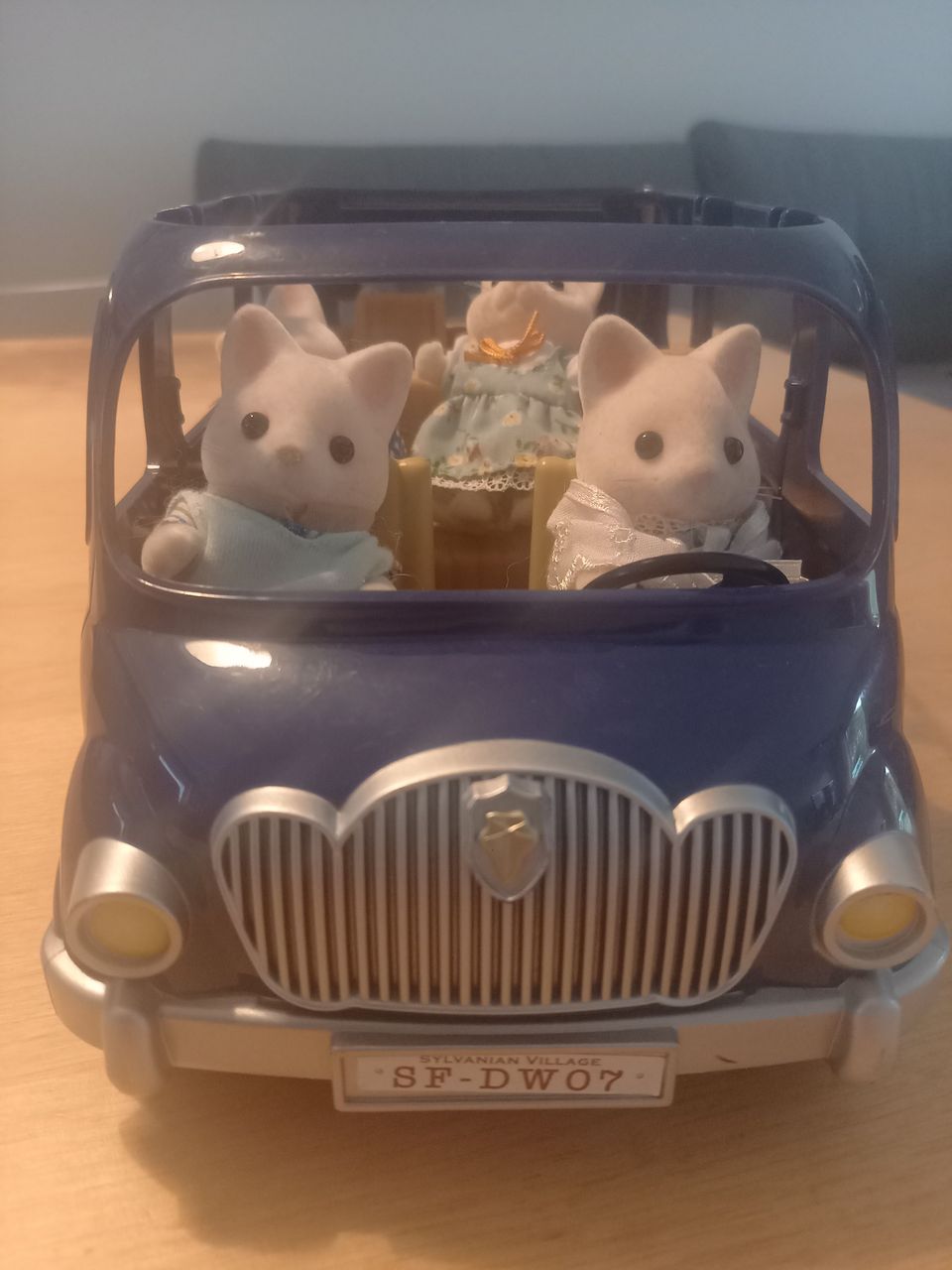 Sylvanian families auto ja kissaperhe