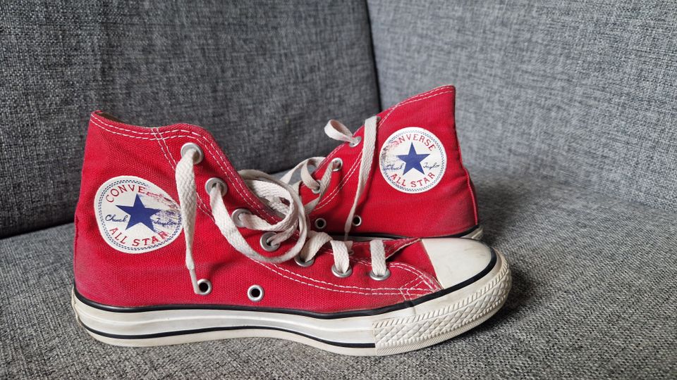 Converse 37 punainen