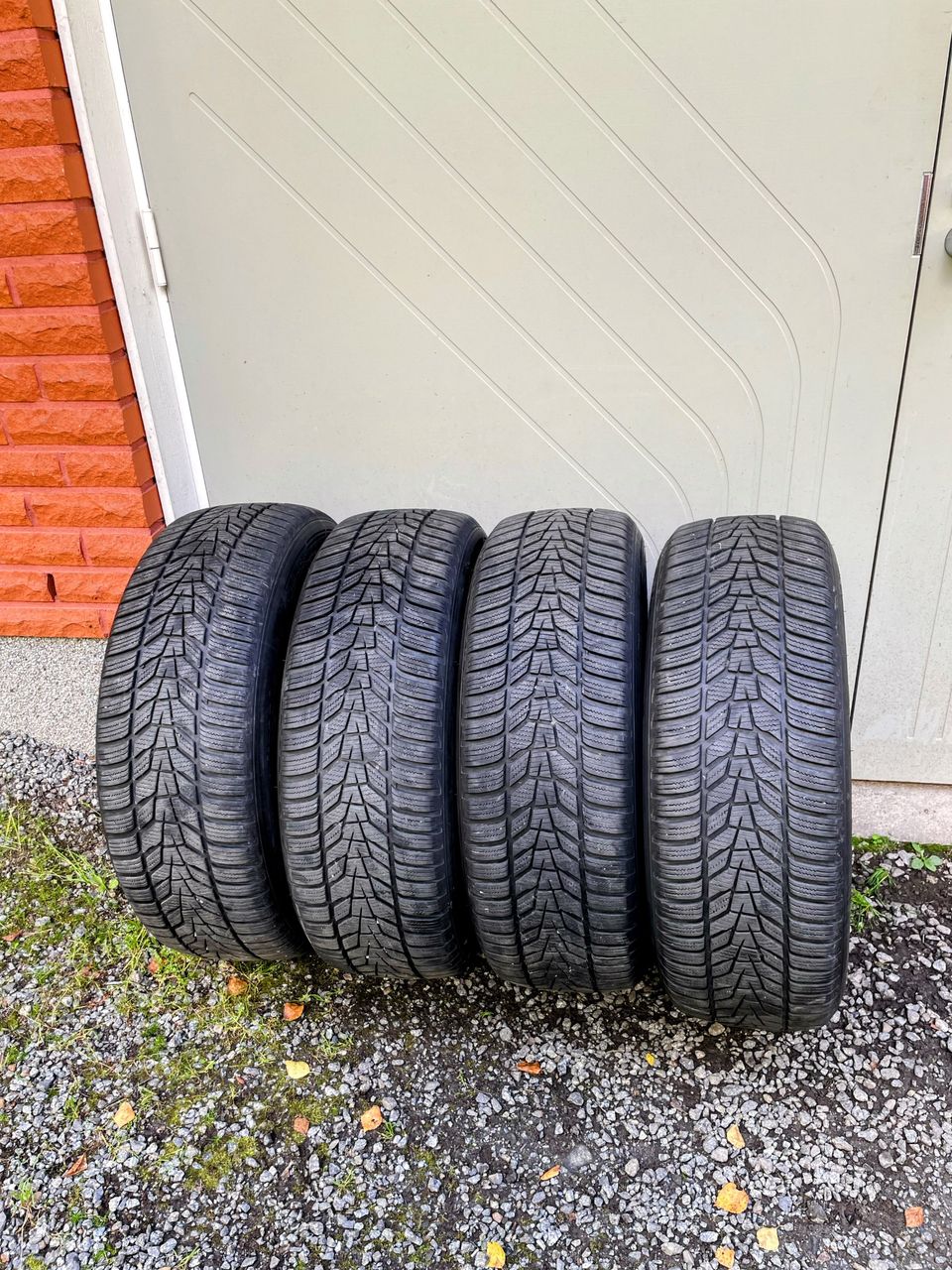 Kitkarenkaat Hankook 235/60R18