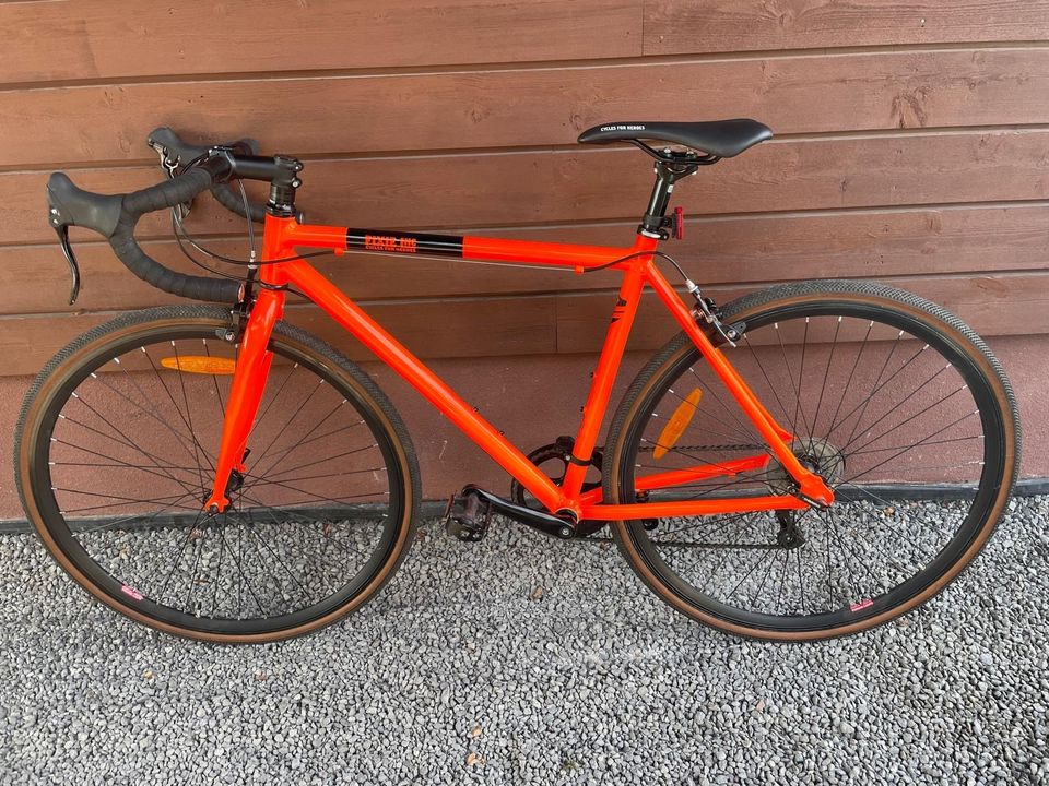 FIXIE Inc. Floater Race 8S