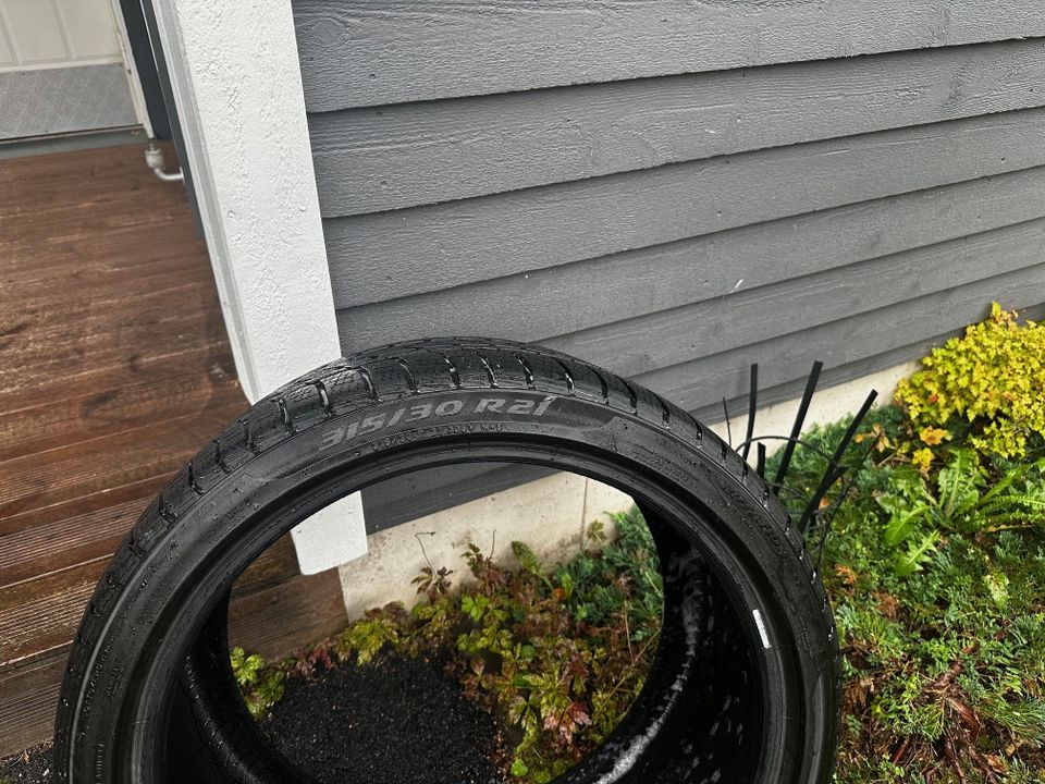 Kitkarenkaat Pirelli Sottozero3 21"