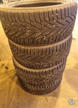 Nokian kitkat 275 40 20 8mm pintaa