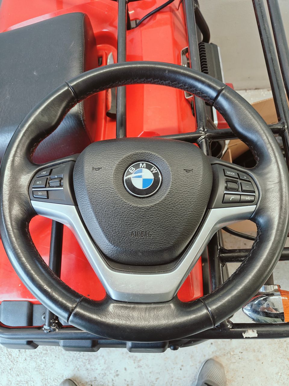 BMW F15 ohjauspyörä ja airbag