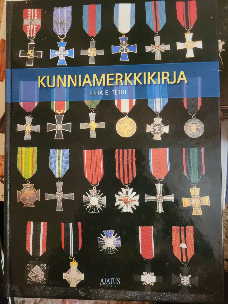 Juha E.Tetri . Kunniamerkkikirja