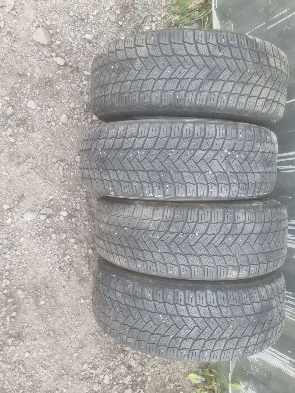 235/60 R18 Michelin x-ice snow  kitkarenkaat