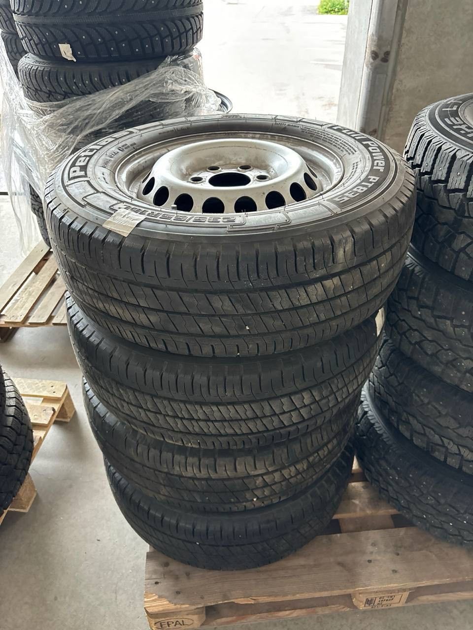 235/65 R16C Kesärenkaat ”Petlas”