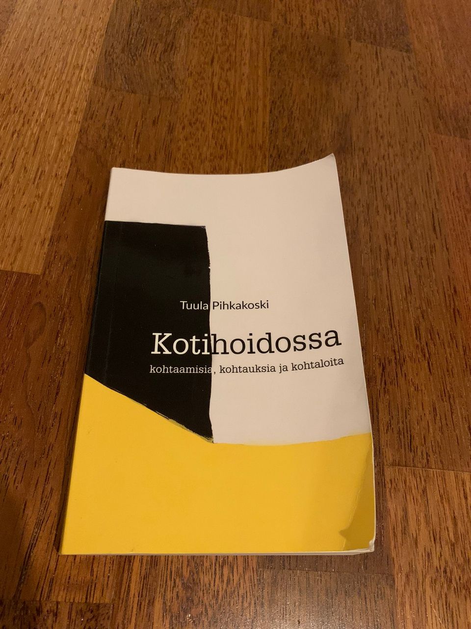 Kotihoidossa kohtaamisia kirja