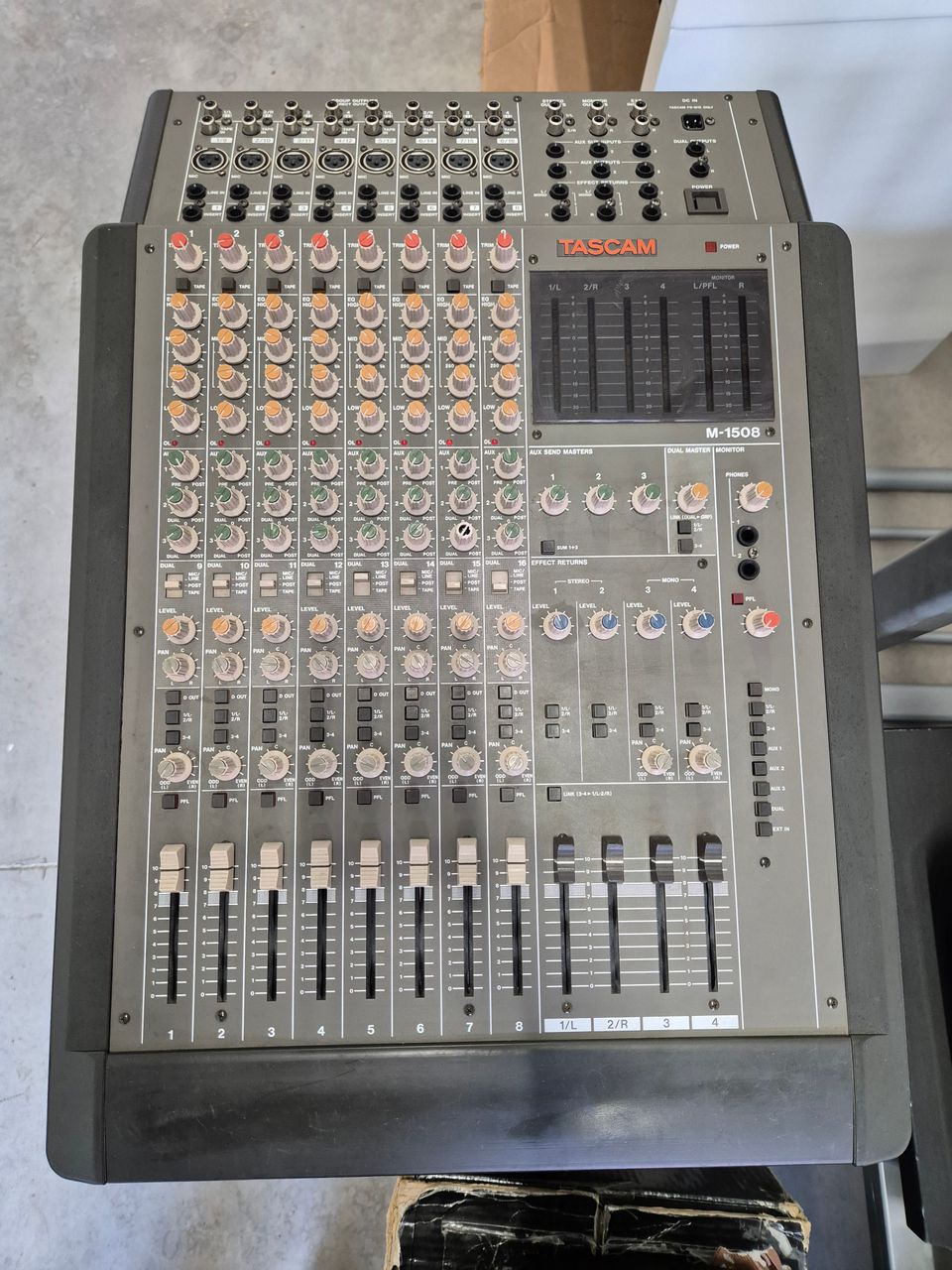 Tascam M-1508 8-Channel Console - Monipuolinen Mikseri Studiokäyttöön