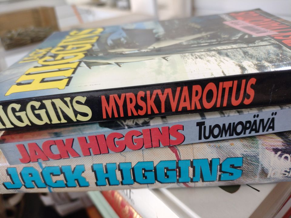 Jack Higgins: Myrskyvaroitus, Tuomiopäivä, Kotka on laskeutunut