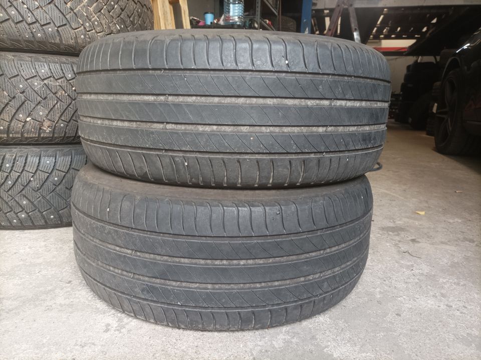 225/50/17 Michelin kesärenkaat 2kpl ,pinta 4mm. Dot 0822