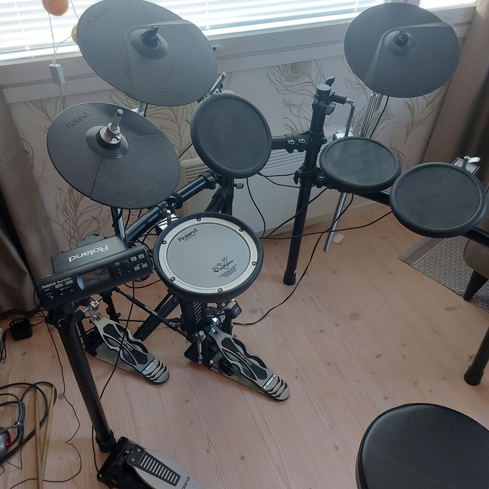 Sähkörummut  Roland TD-4