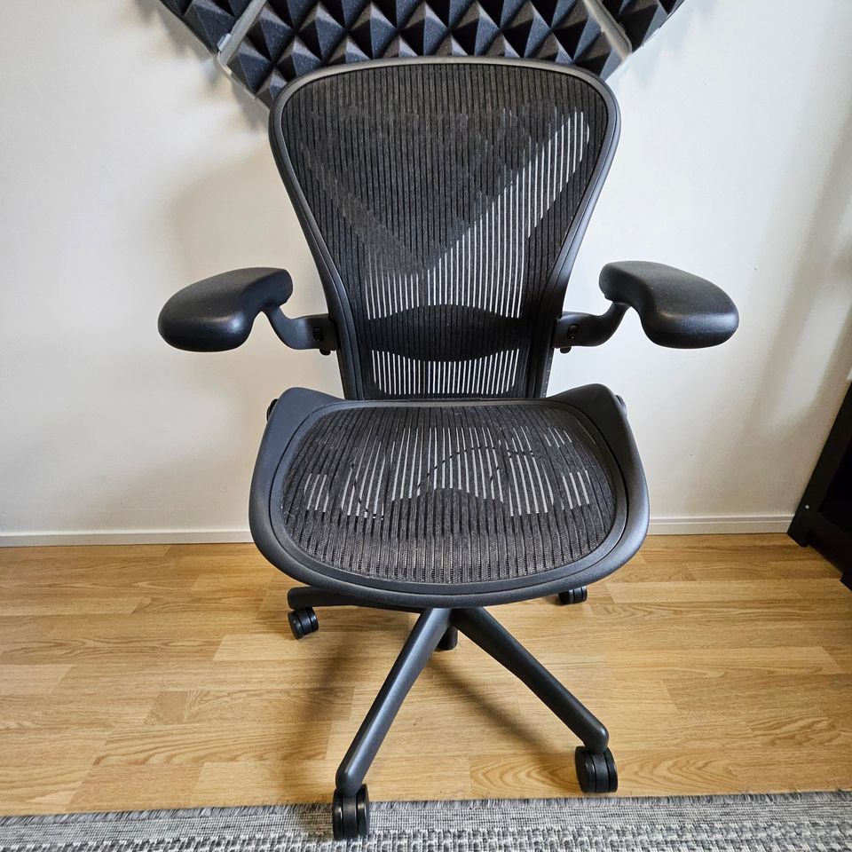 Herman Miller Aeron Full Option -toimistotuoli