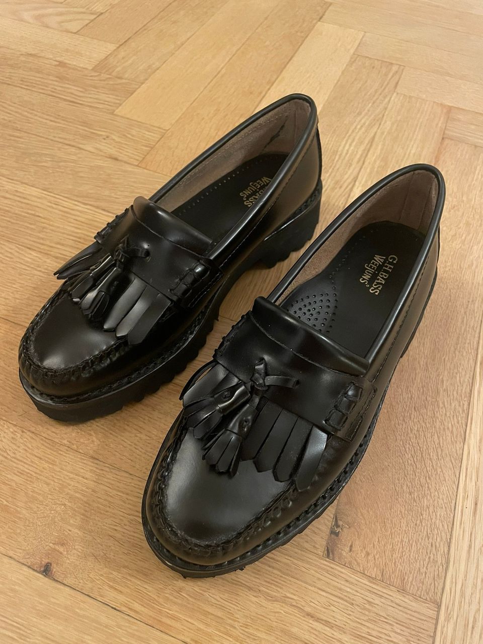 G.H. Bass loaferit 37