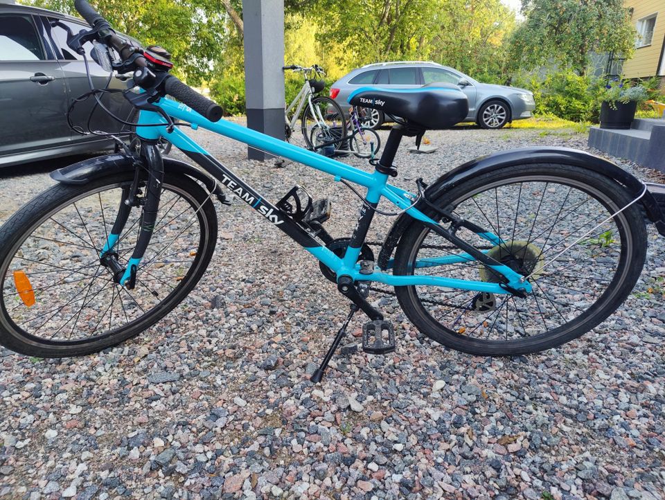 Myydään Frog Bikes 24" pyörä