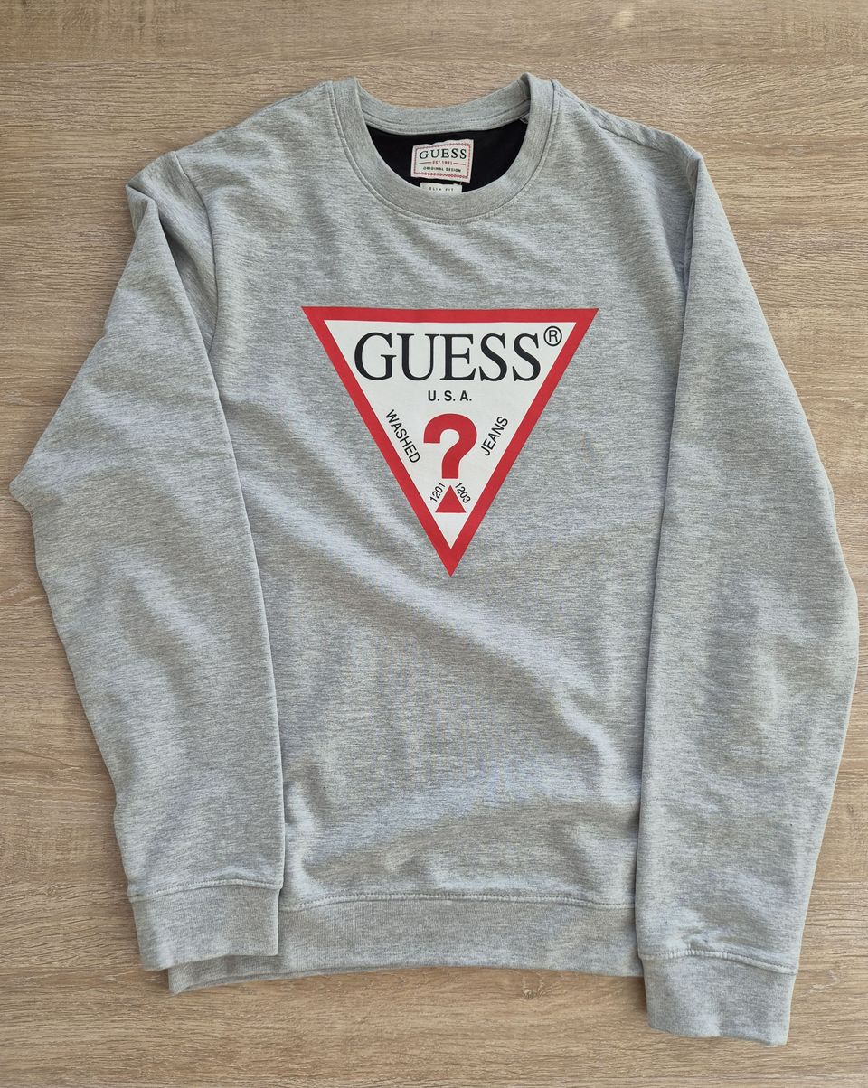 Guess collegepaita