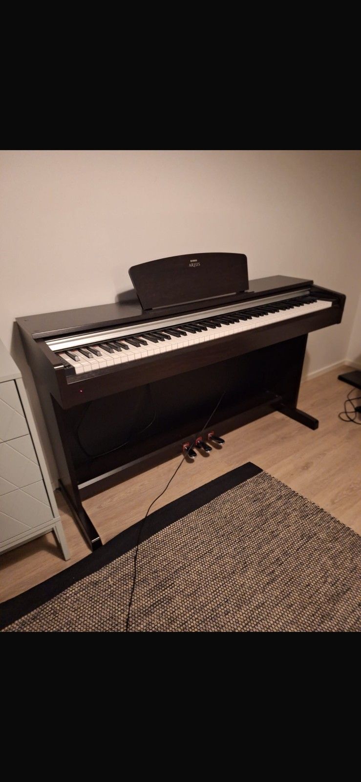 Sähköpiano Yamaha arius