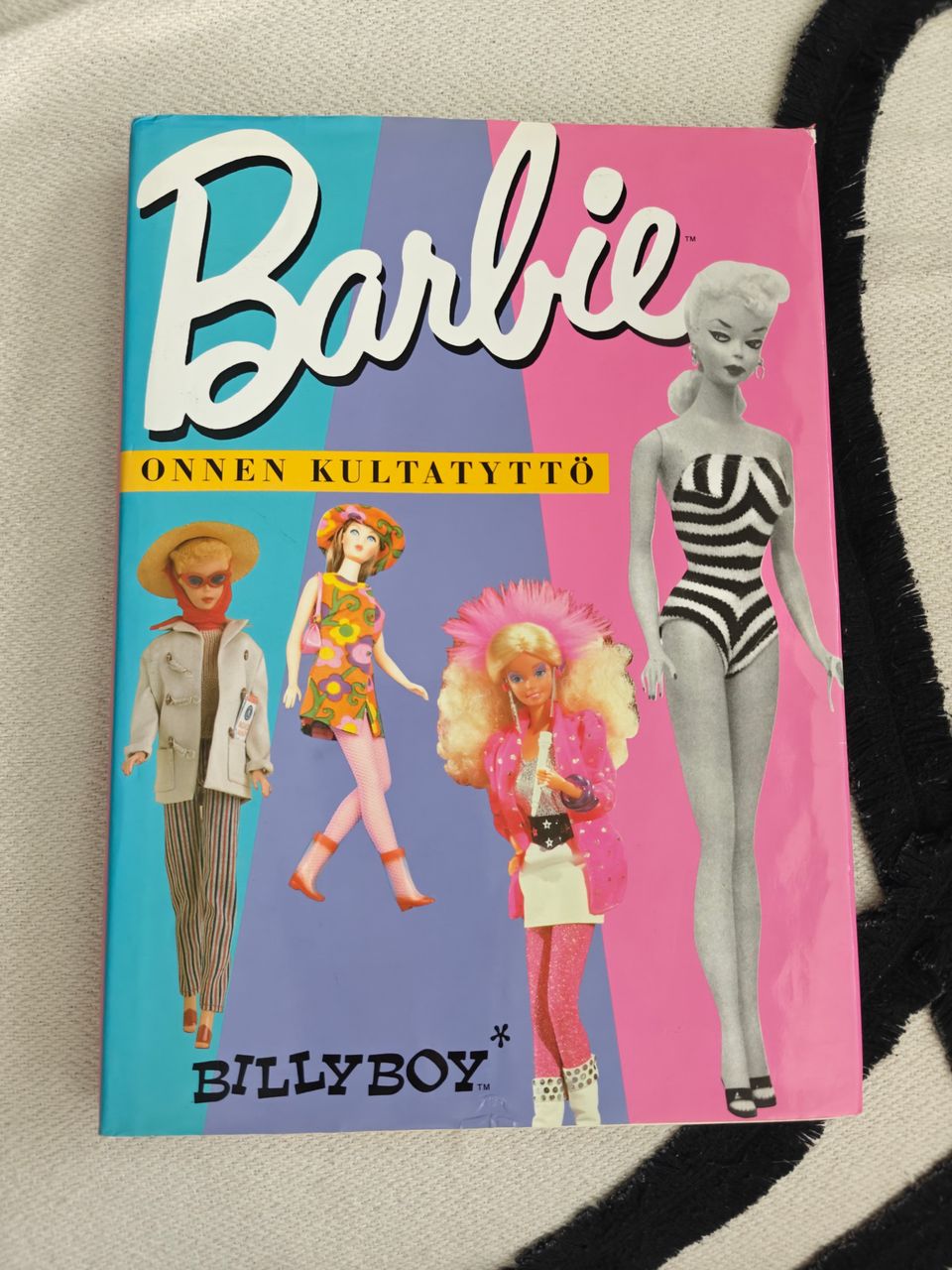 Barbie Onnen kultatyttö kirja