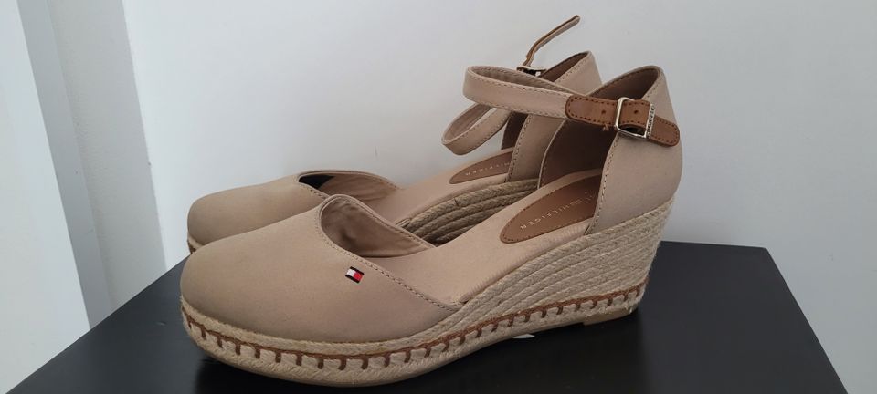 Tommy Hilfiger sandaalit, 38