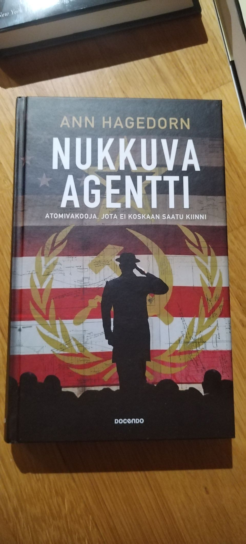 Nukkuva agentti -kirja