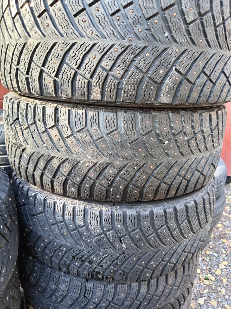 205/60-16 Michelin x-ice north 4