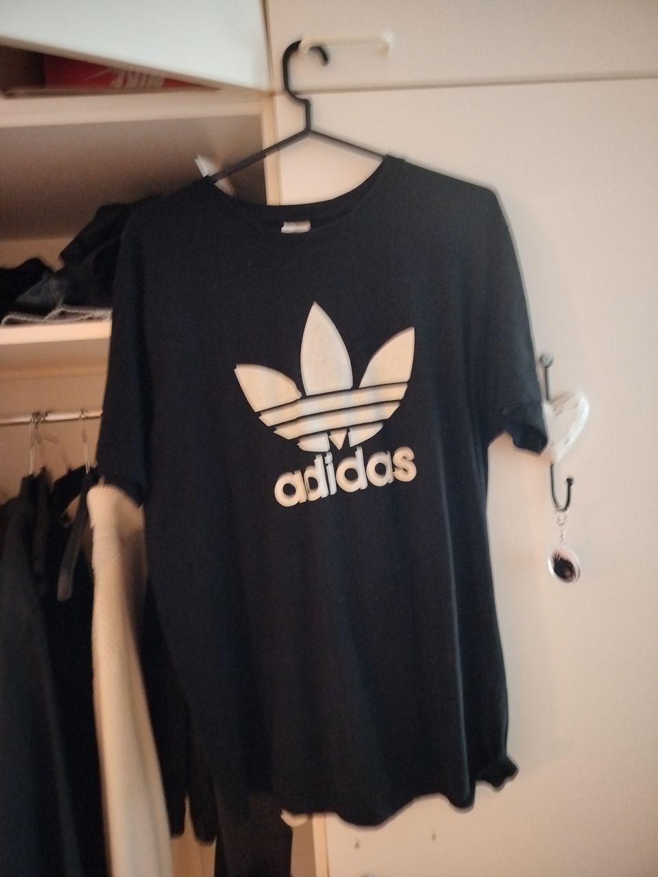 Adidas T paita