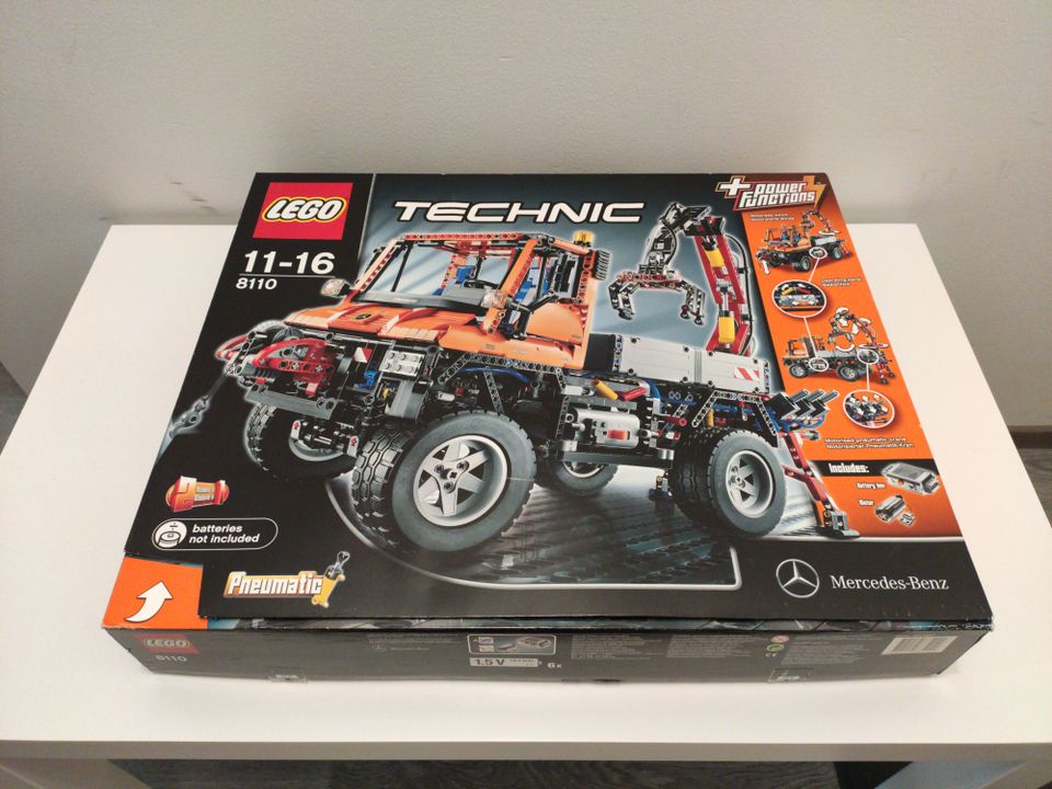 LEGO Technic Mercedes-Benz Unimog U400 (8110)