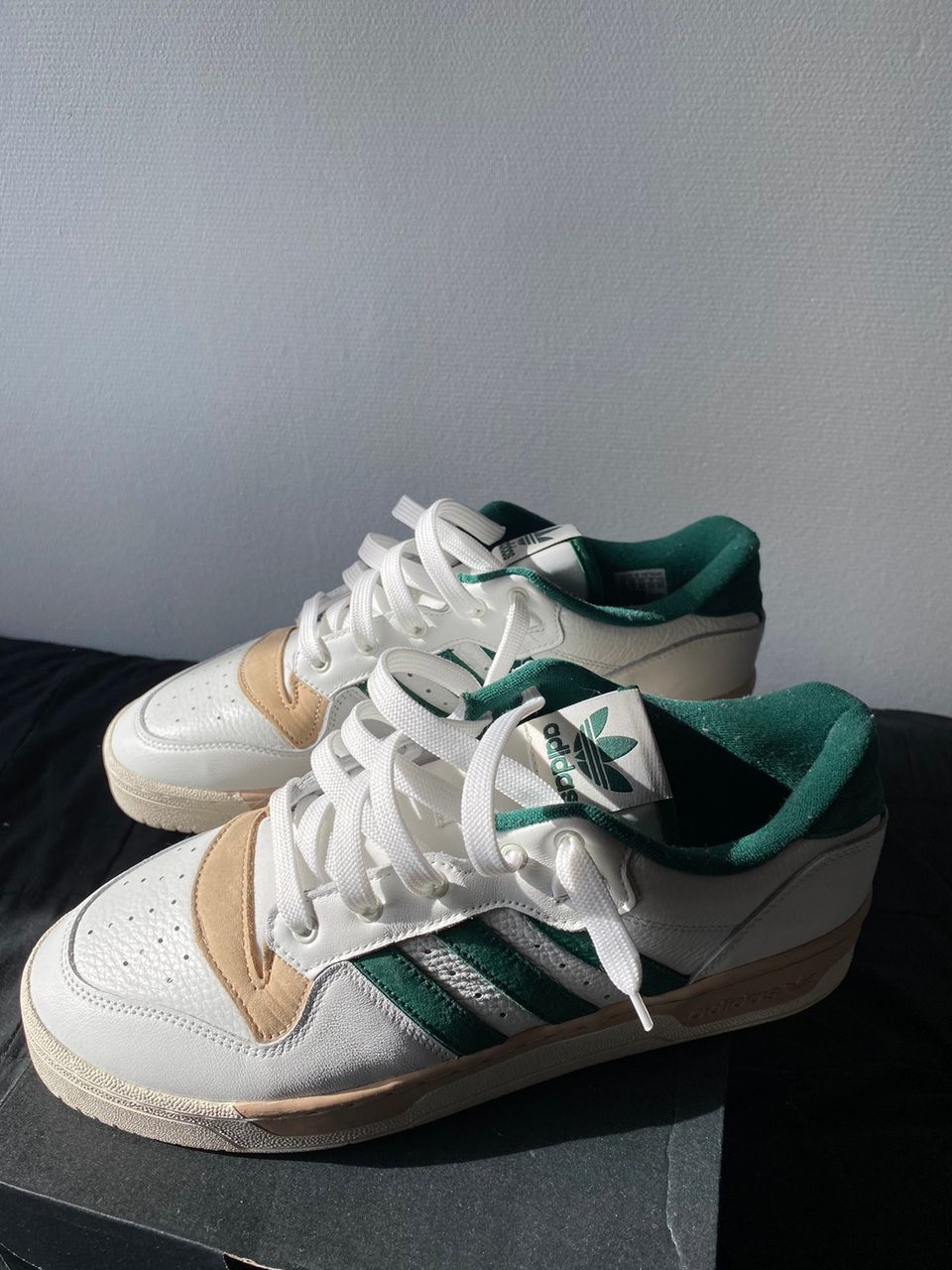 Adidas kengät 46