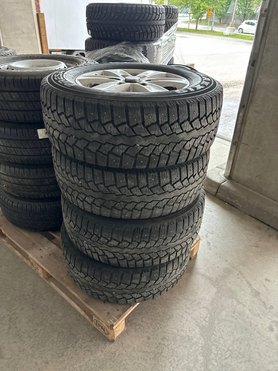 235/65 R16C pakurenkaat