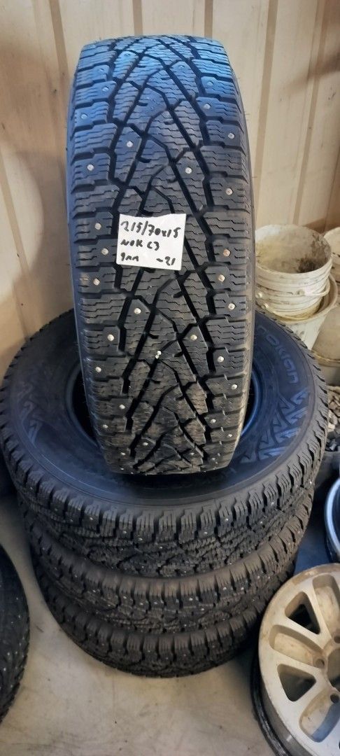 4kpl 215/70R15C Nokian C3 pakettiauton nastat