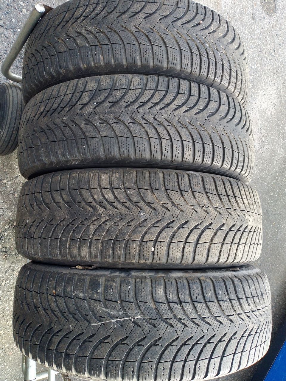 215/60-17 michelin