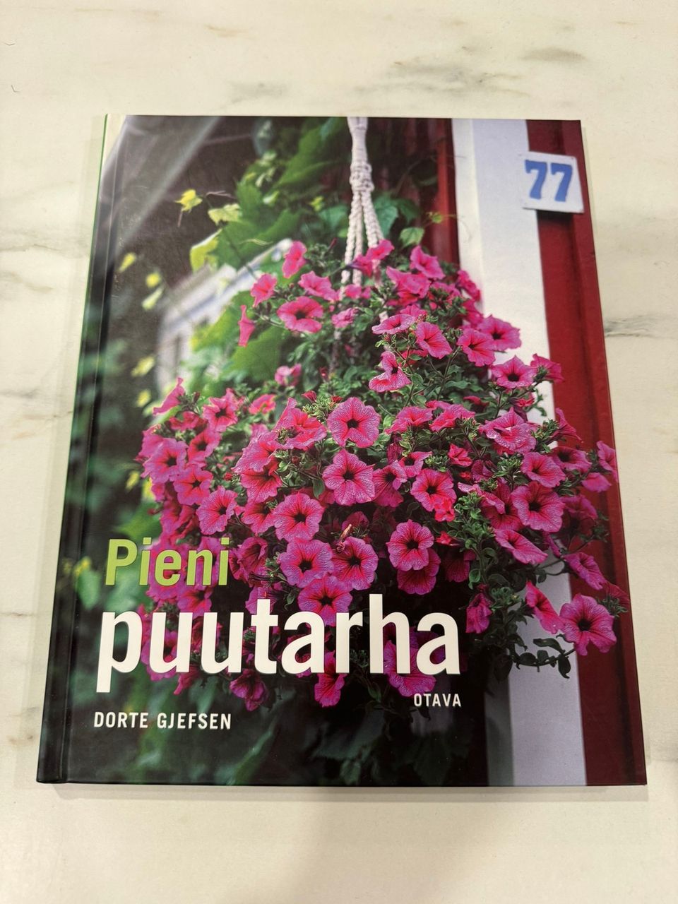 Pieni puutarha kirja