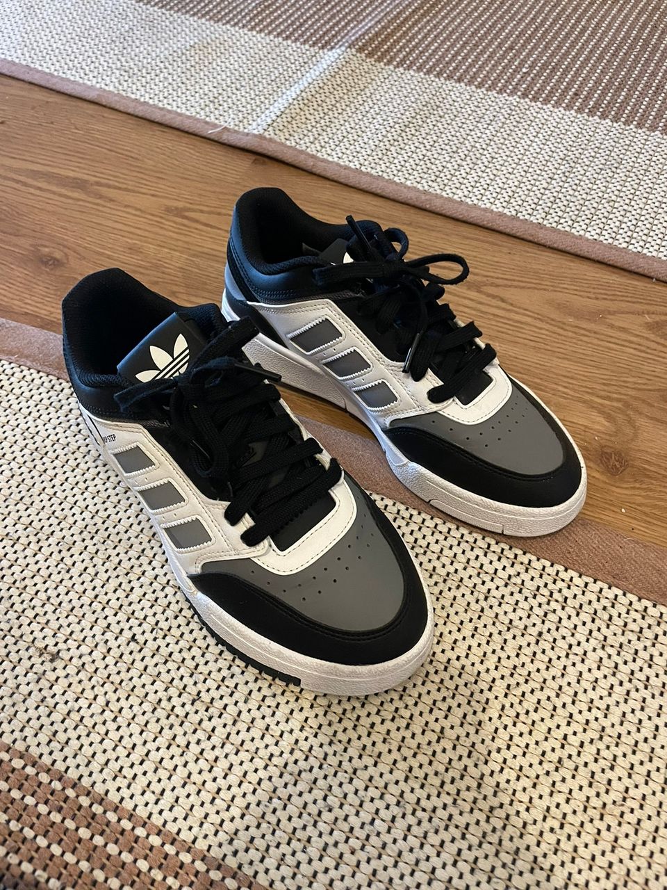 Adidas kengät