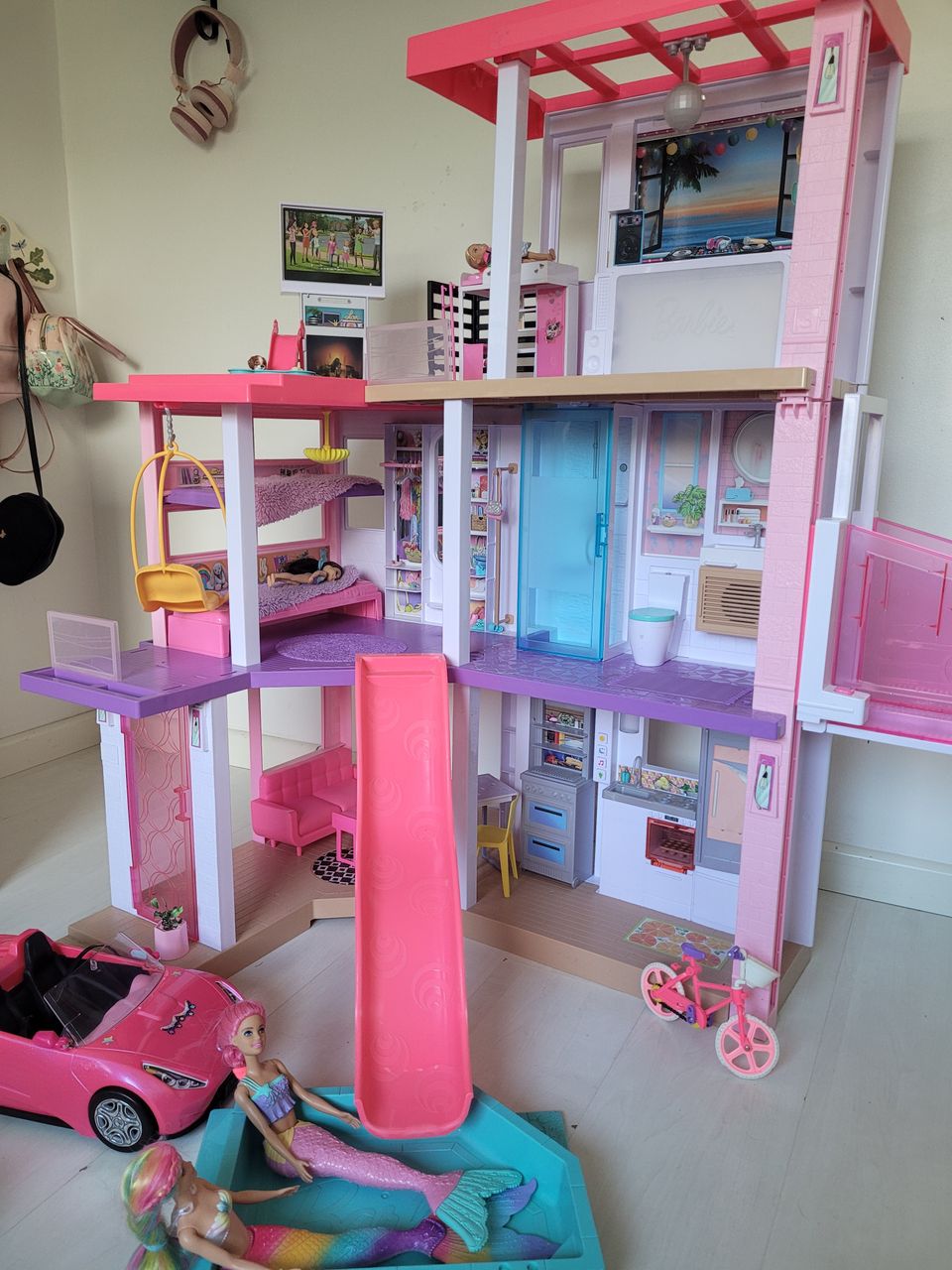 Myydään iso Barbie Dreamhouse