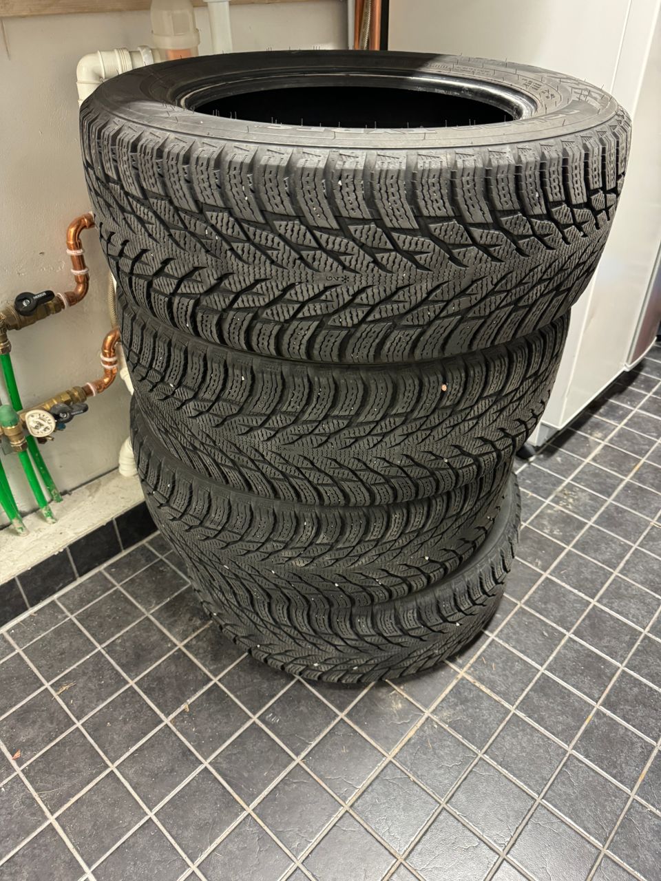 Nokia Hakkapeliitta R3 215/60R16 Kitkarenkaat