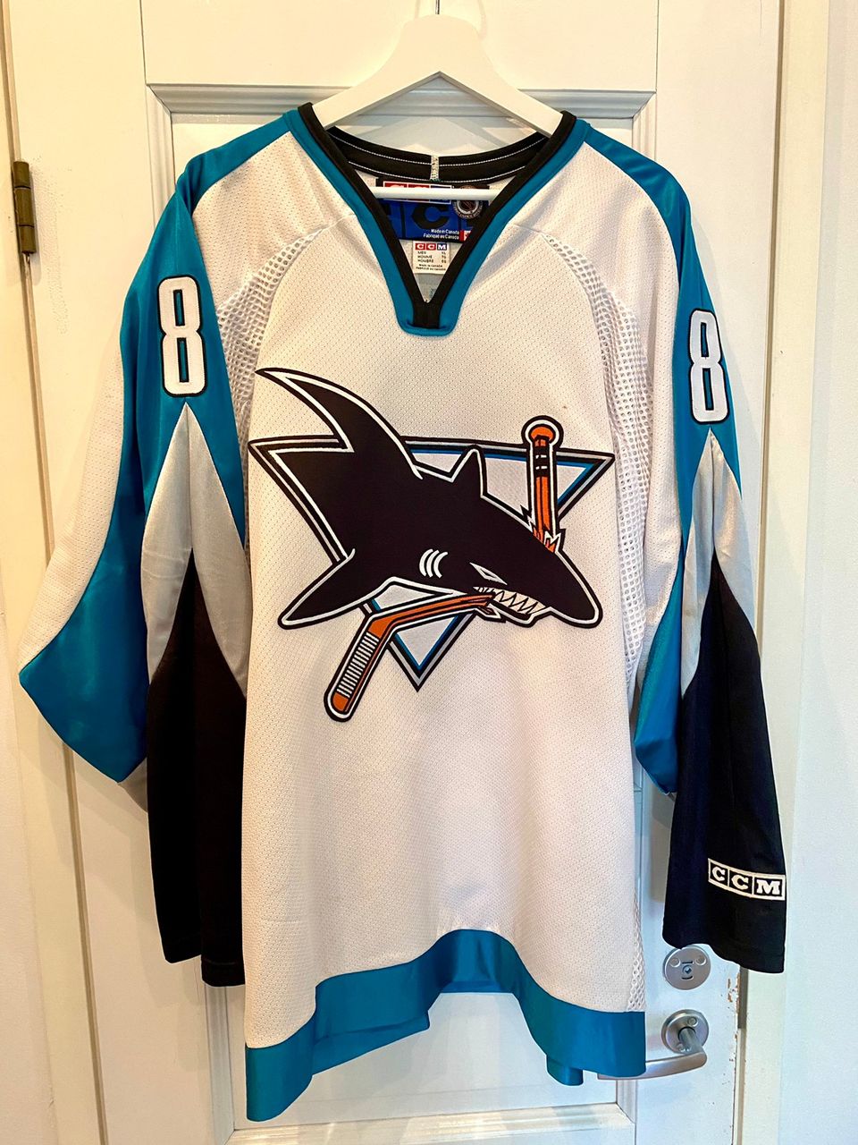 Jääkiekkopaita CCM San Jose Sharks 2001 #8 Selänne nimikirjoituksella